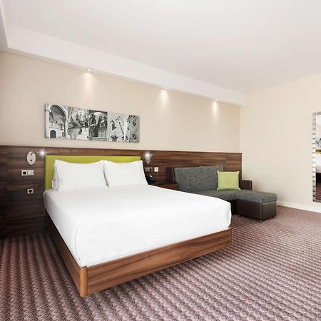 Hotel Hampton By Hilton Cracovia Esterno foto